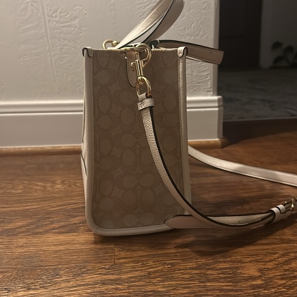 COPY - Cream Coach Shoulder Bag - Picture 3 of 5